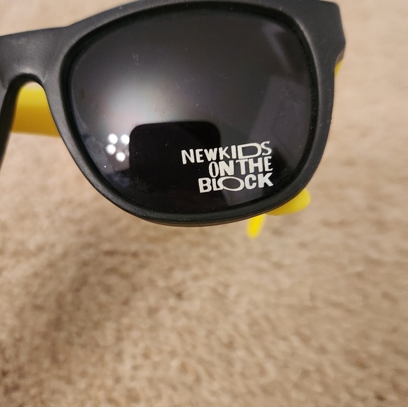 New‎ Kids On The Block Yellow Sunglasses Logo VTG #X main image 5